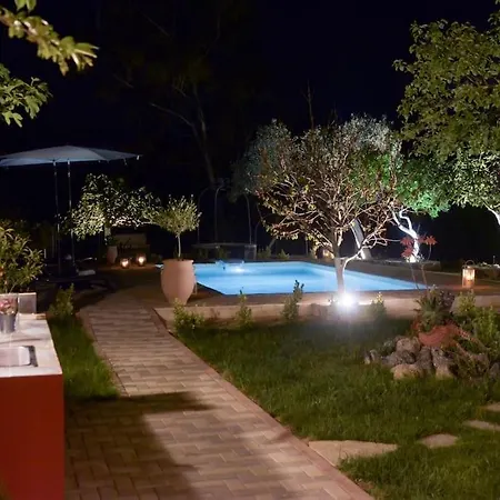 Villa The Red House In