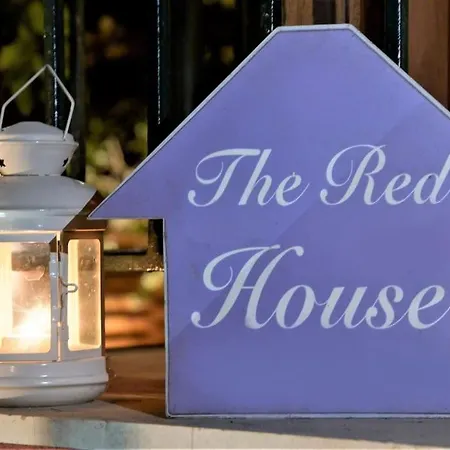 Villa The Red House In
